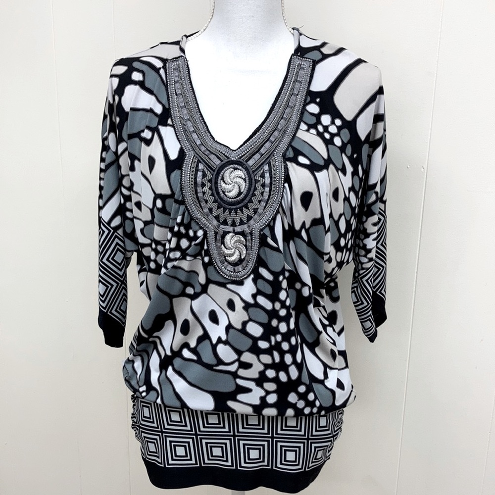 3/4 sleeve printed top. size small